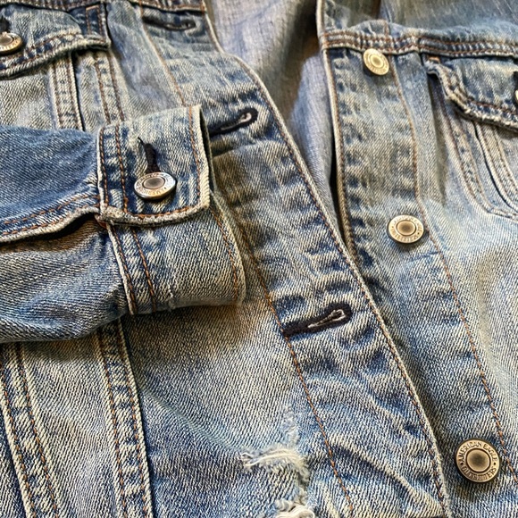 AMERICAN EAGLE Distressed Jean Jacket - Picture 5 of 8